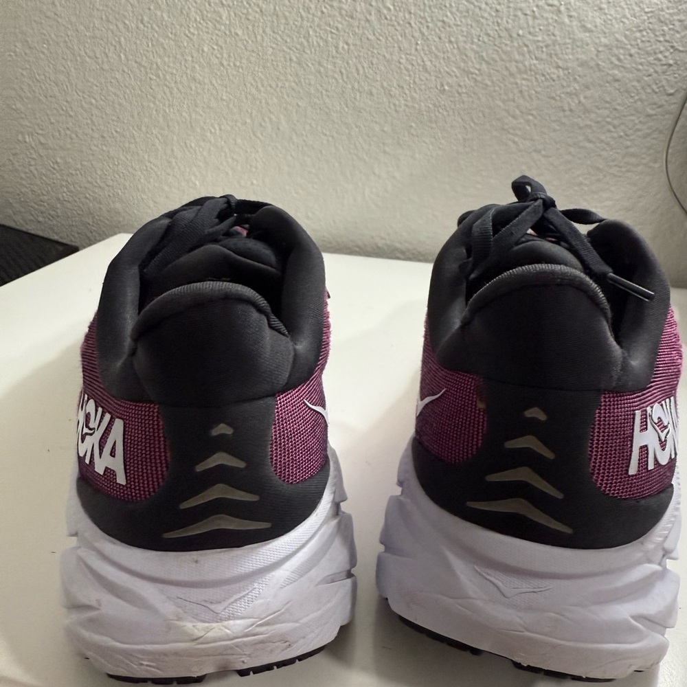 Hoka women size 10  Clifton 8 Women's Pink and Black Athletic Shoes - Picture 4 of 8